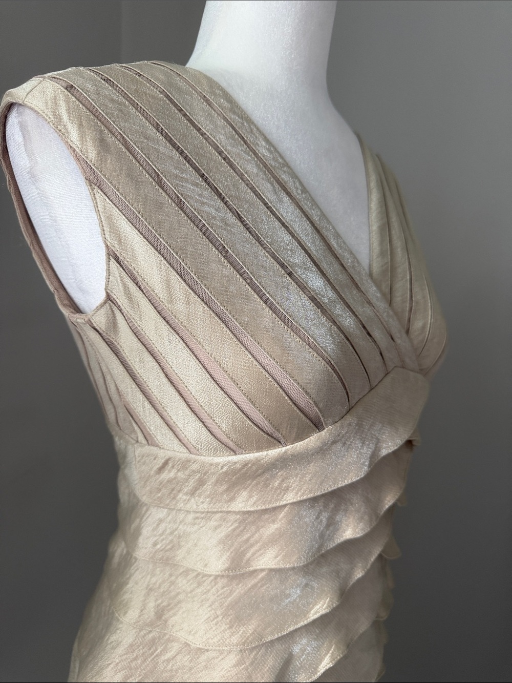 ADRIANNA PAPELL Champagne Layered V-Neck Cocktail Dress 4P - Picture 4 of 16
